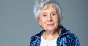 Como chegar aos 100 anos? Aos 99, escritora dá receita da longevidade, confira.